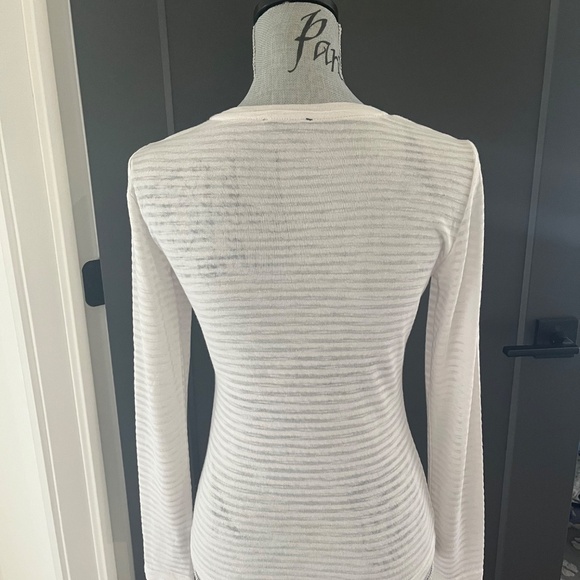 Dynamite Top - Picture 2 of 5